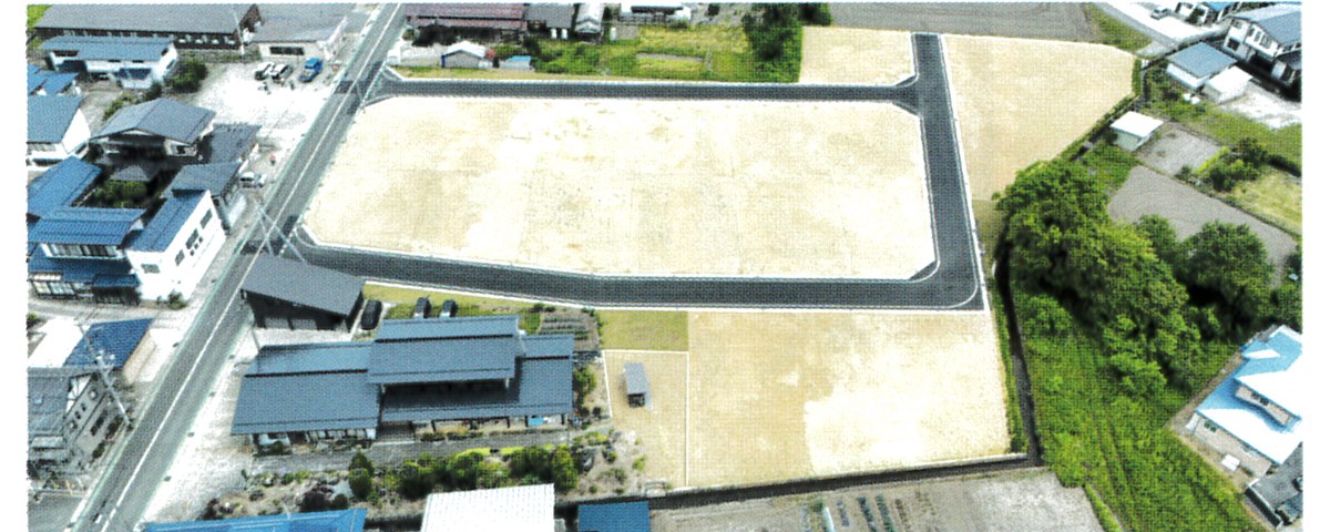 花咲きタウン みずはの郷 narita の航空写真。造成が終わり、区画内の道路ができている